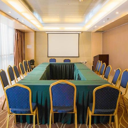Metropolo, Zhenjiang, Railway Station Wanda Plaza Hotel Женджанг Екстериор снимка