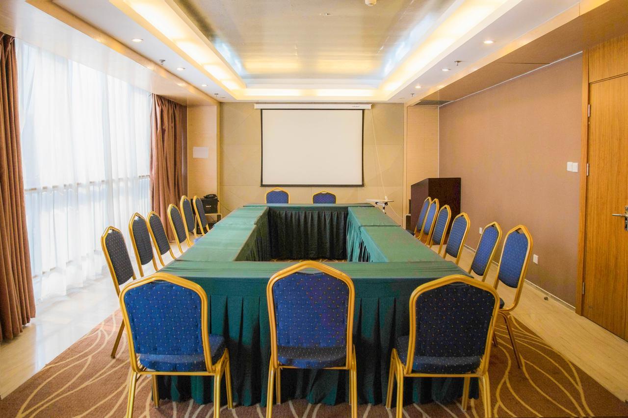 Metropolo, Zhenjiang, Railway Station Wanda Plaza Hotel Женджанг Екстериор снимка