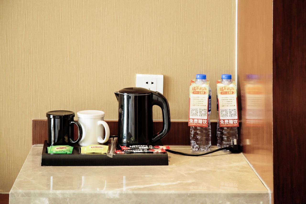 Metropolo, Zhenjiang, Railway Station Wanda Plaza Hotel Женджанг Екстериор снимка