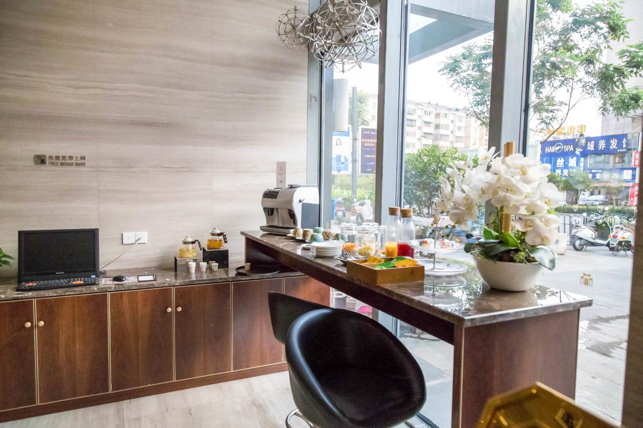 Metropolo, Zhenjiang, Railway Station Wanda Plaza Hotel Женджанг Екстериор снимка